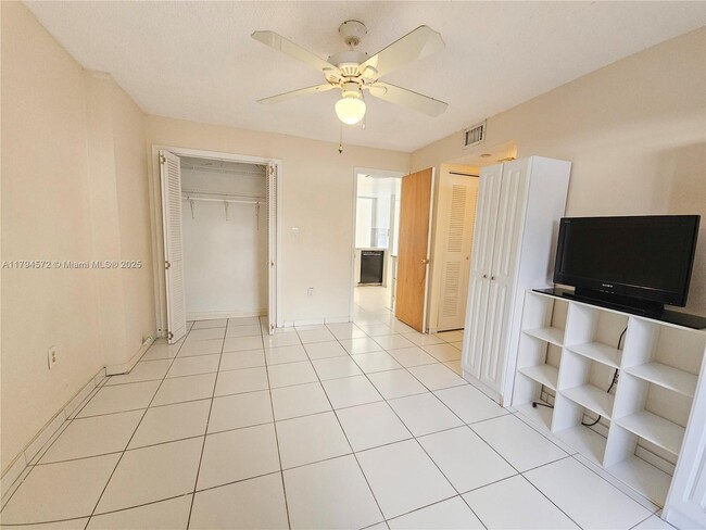 Building Photo - 1341 SW 124th Ct