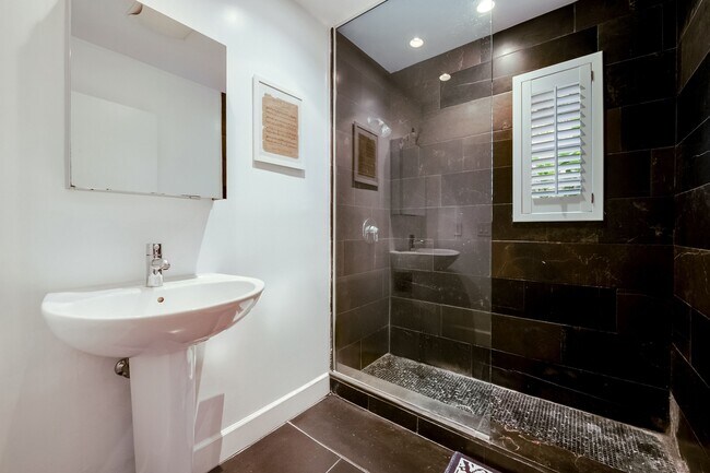 Building Photo - 3940 Loquat Ave