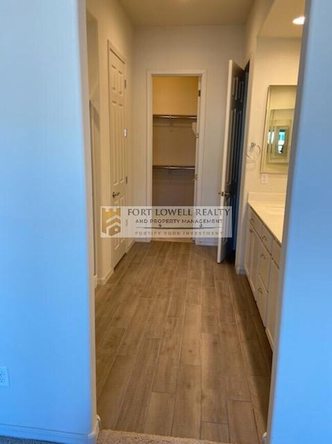 Building Photo - Luxury Living in Oro Valley $2750.