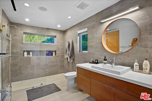 Building Photo - 30479 Morning View Dr