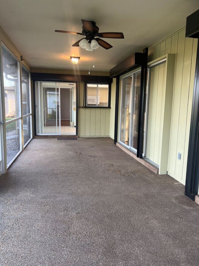 Building Photo - Lovely Lakefront Pinebrook South Home for Annual Rental