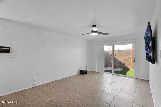 Building Photo - 1808 E Center Ln