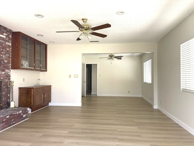 Building Photo - Charming 3-Bedroom Home with Modern Upgrad...