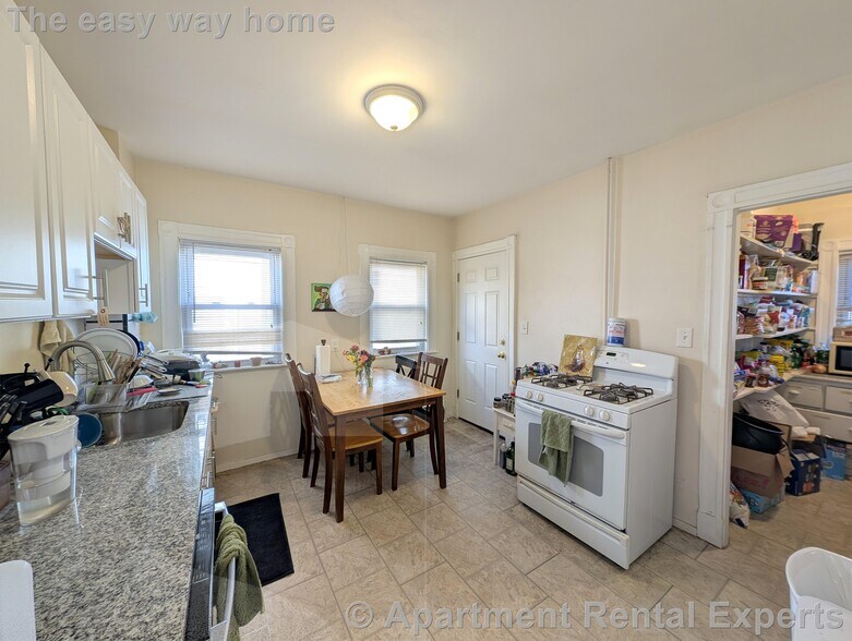 Building Photo - 300 Boston Ave