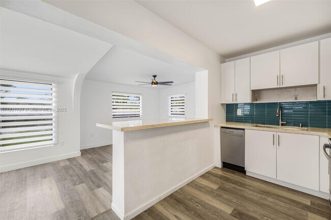 Building Photo - 5425 SW 112th Ave