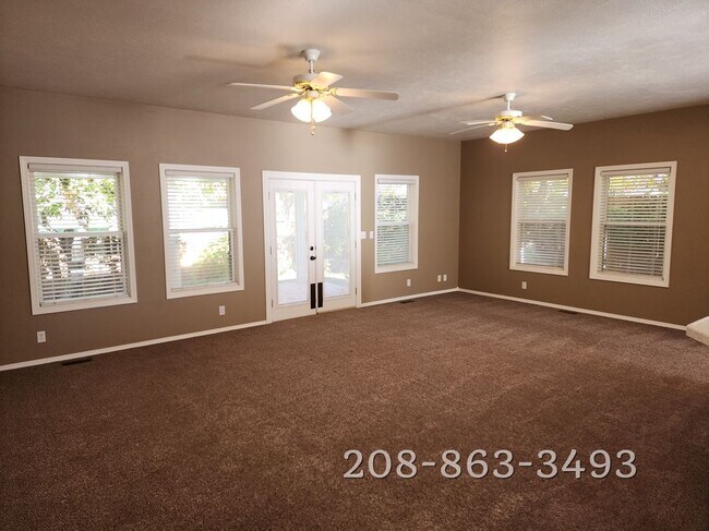 Building Photo - 2386 E Three Bars Dr