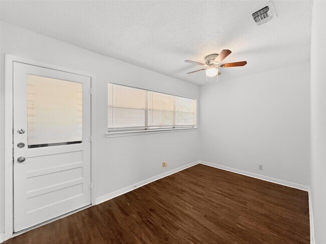 Building Photo - 5400 Harmon Ave