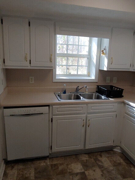 Building Photo - 490 Old Highway 81