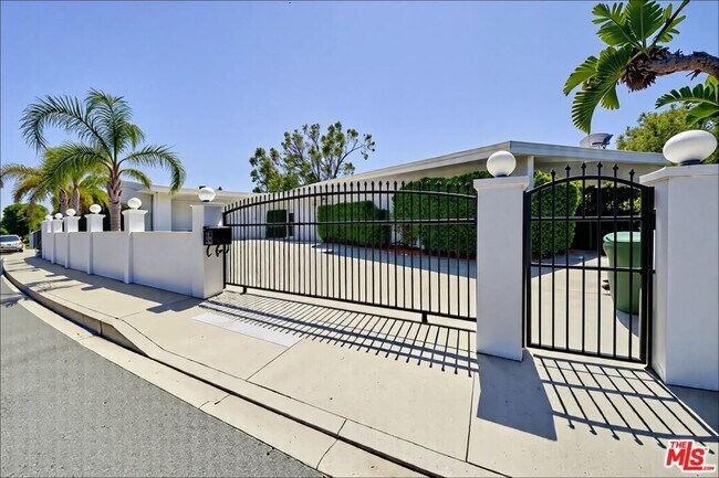 Building Photo - 1641 Tower Grove Dr