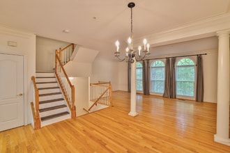 Building Photo - AFFORDABLE and SPACIOUS 3br Townhouse by P...