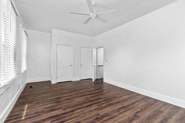 Building Photo - Where Vintage Vibes Meet Modern Mojo—Rent This Rare Historic 4BR/2BA Duplex in Norfolk’s Park Place