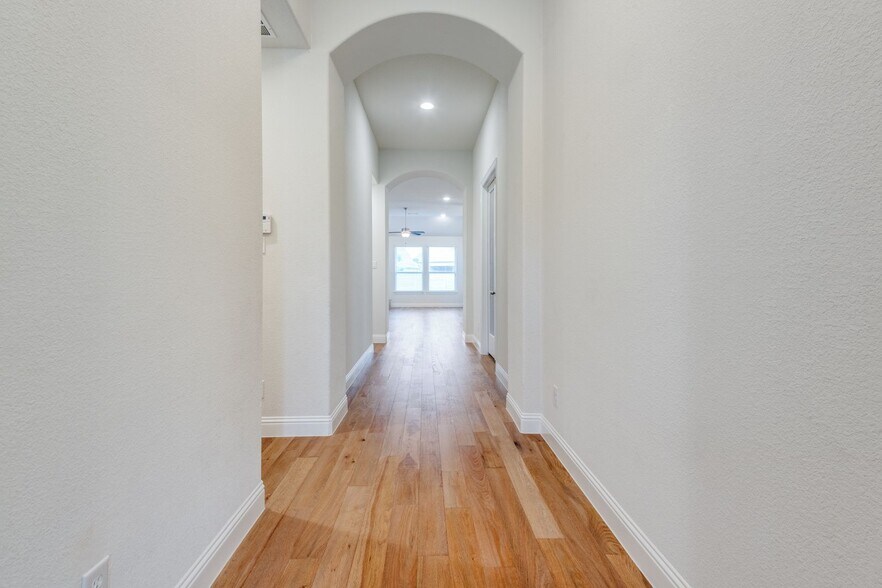 Building Photo - 1117 9th St