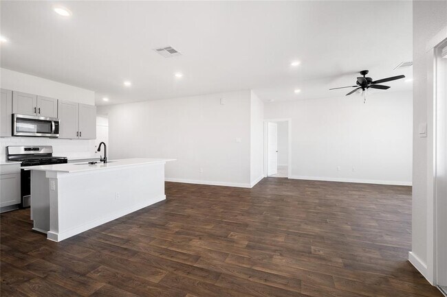 Building Photo - 645 Jane Long Dr