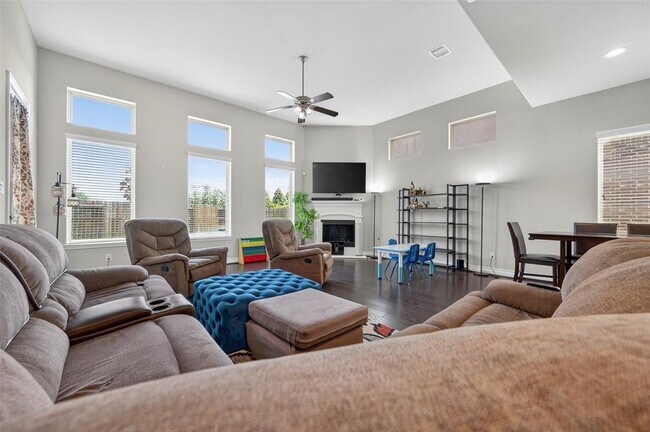 Building Photo - 4947 Thunder Creek Ln