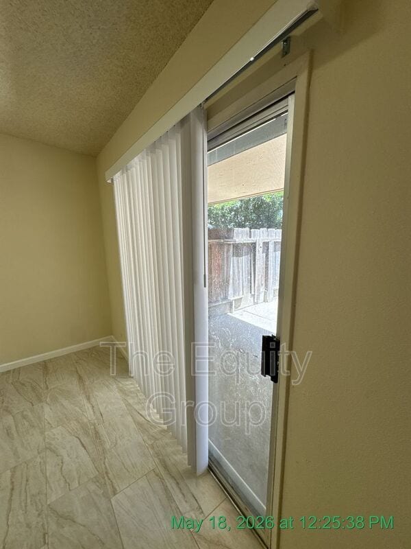 Building Photo - 1140 W Tulare Ave