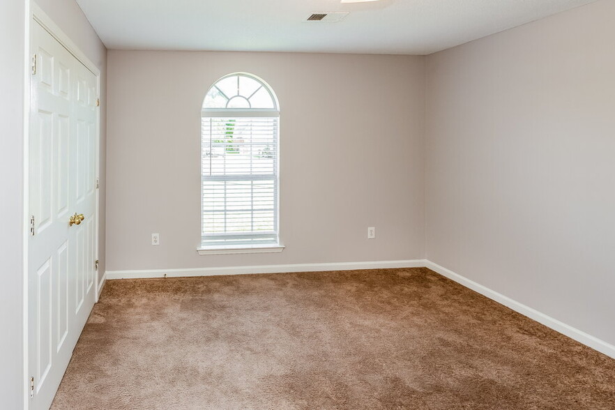 Building Photo - 10894 Carter Ln Cove