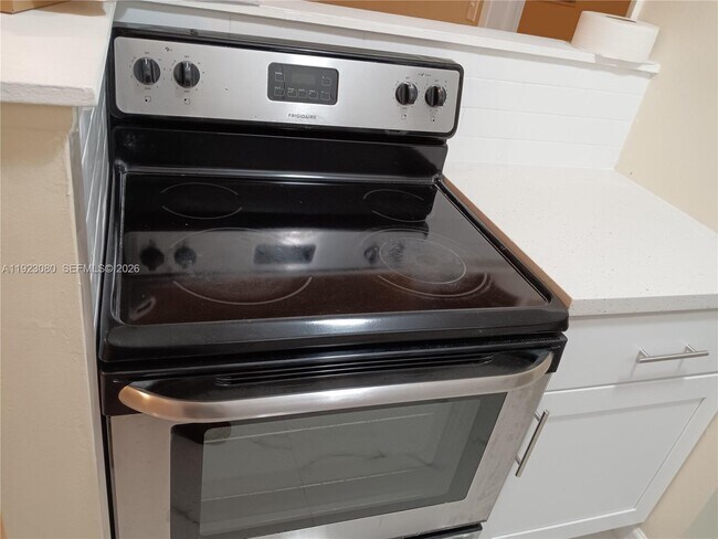 Building Photo - 5861 NE 18th Ave