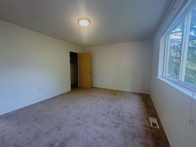 Building Photo - Beautiful 4-Bedroom 3-Bath Home in Marysvi...