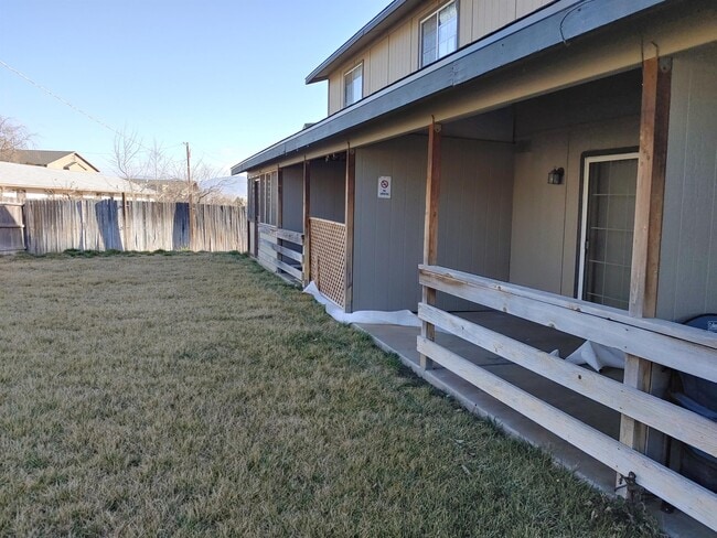 Building Photo - 3148 N Navajo Dr