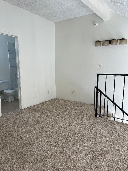 Building Photo - 1 W Cameron St