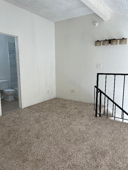 Building Photo - 912 W Cameron St