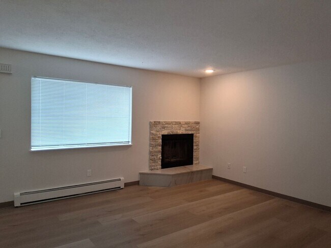 Building Photo - 3030 E 46th Ave