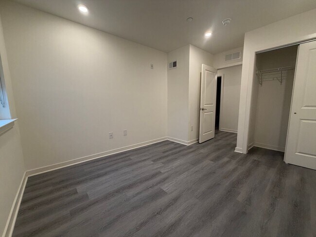 Building Photo - 2451 Frankford Ave