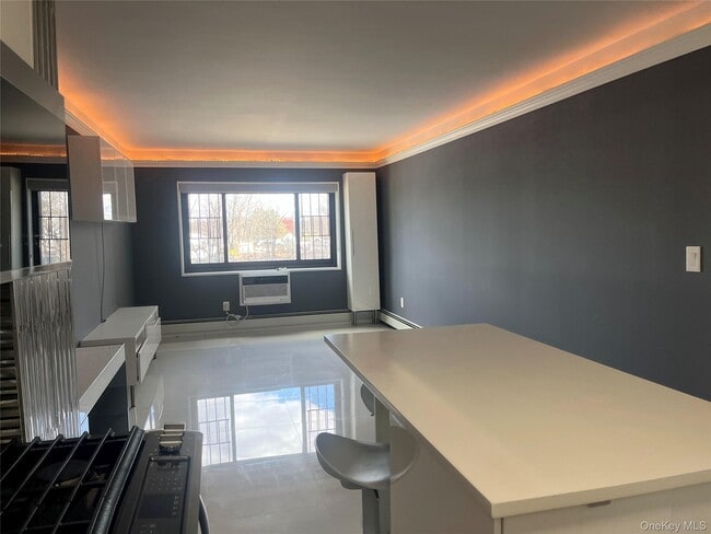 Building Photo - 666 Pelham Rd