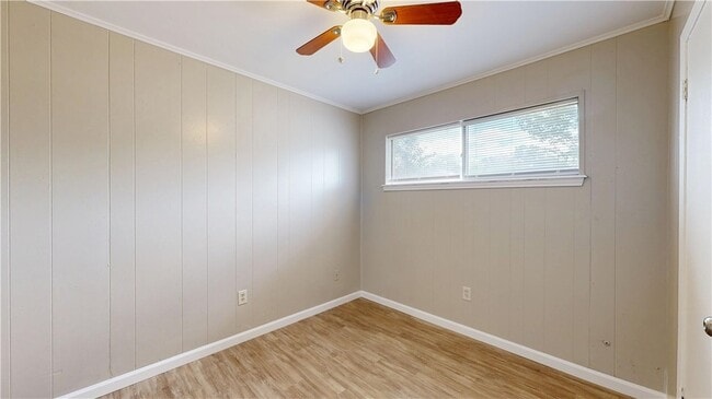 Building Photo - 208 Lynn Dr