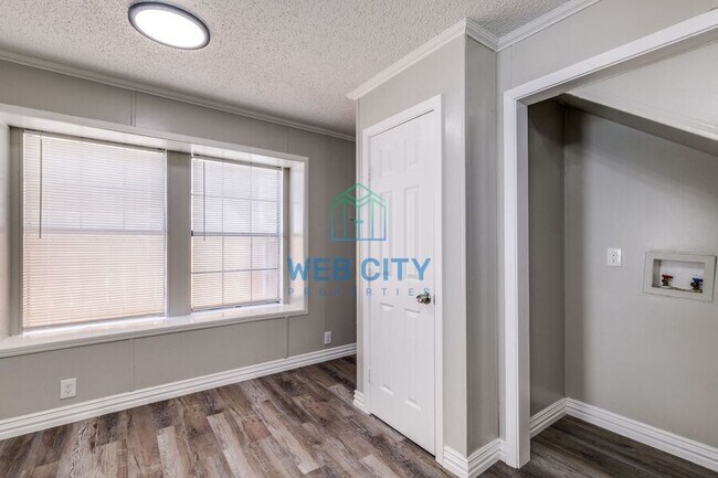 Building Photo - 242 Alexandria St