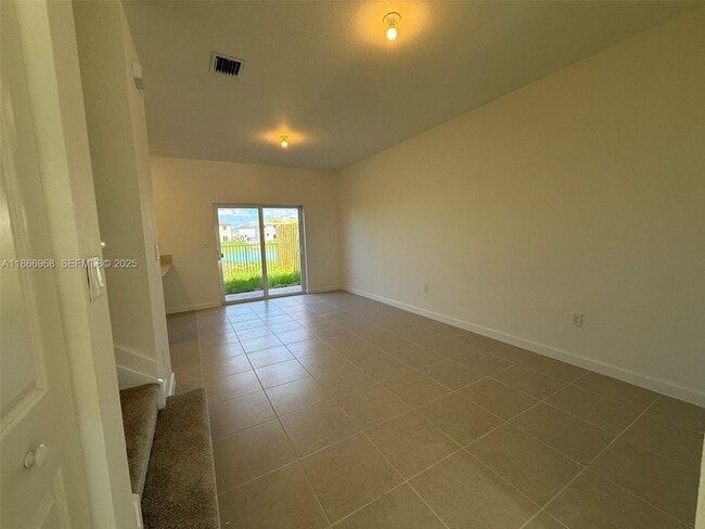 Building Photo - 2794 SE 26th Ave