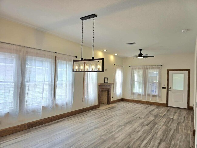 Building Photo - Lakeland's Historic District: 3 Bed/2 Bath