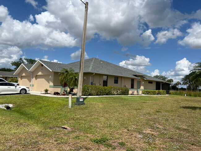 Building Photo - 20075 Lake Vista Cir