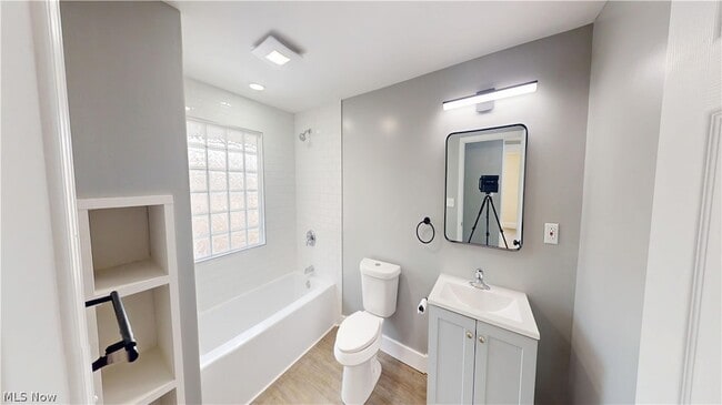 Building Photo - 55 Poland Ave