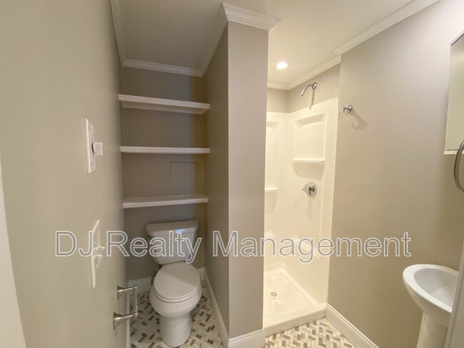 Building Photo - 466 Commercial St