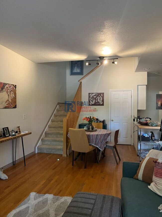 Building Photo - 818 S Terry St