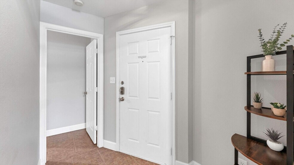 Building Photo - 730 E Mather St