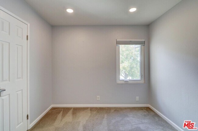 Building Photo - 1275 Seacliff Ct