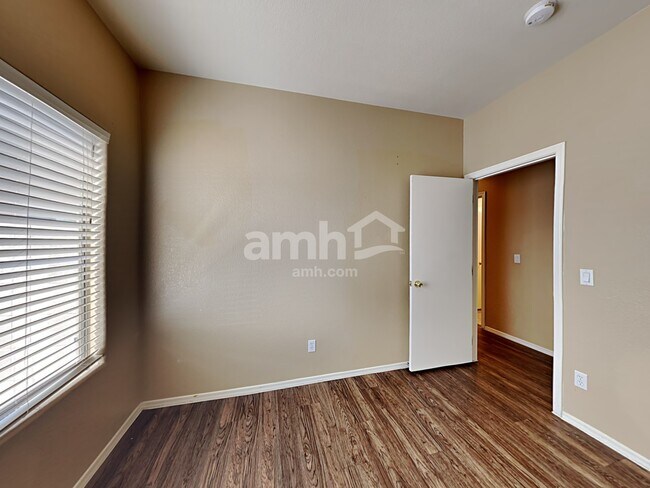 Building Photo - 614 W Mountain View Dr