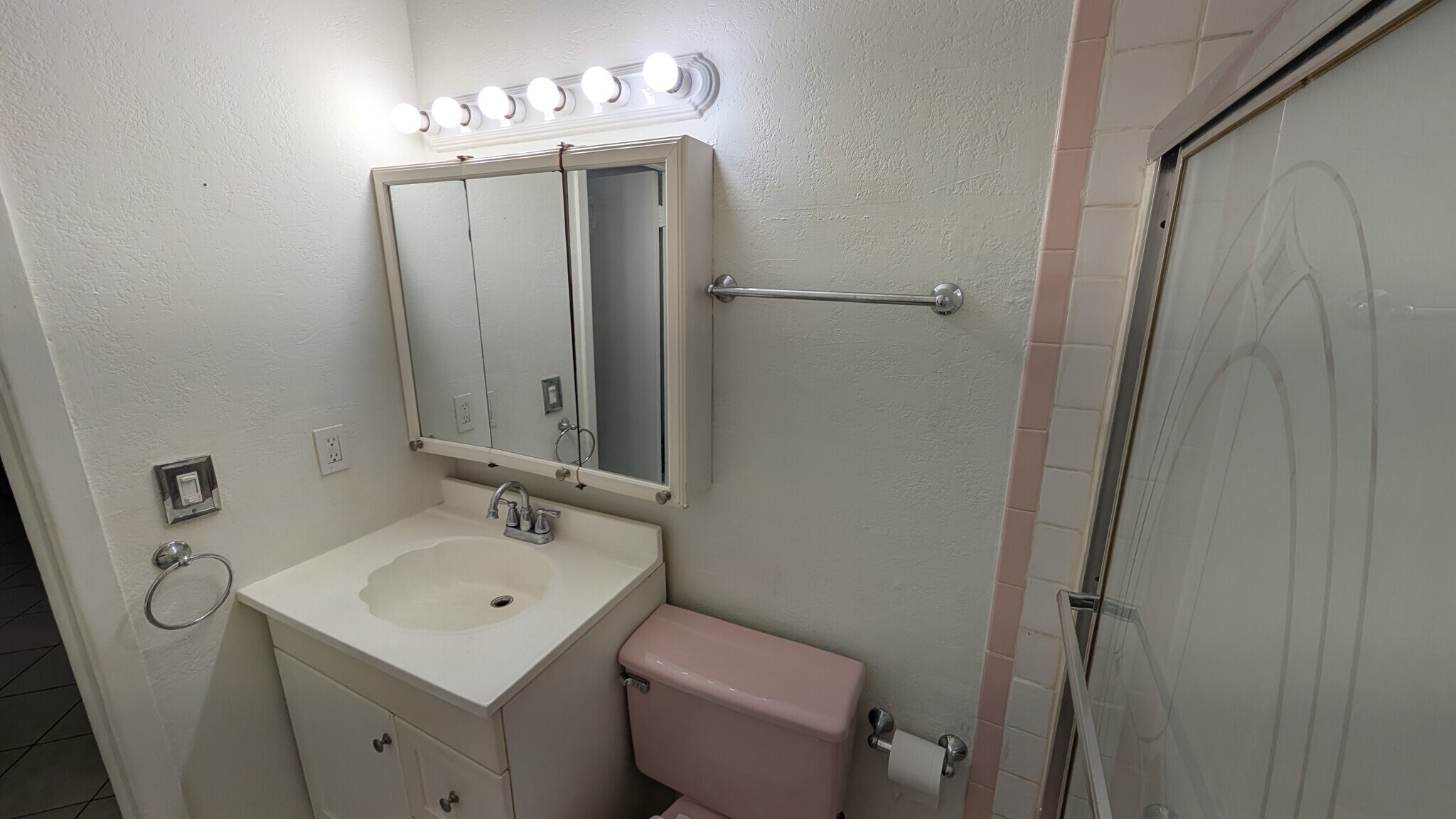 Building Photo - 2842 Van Buren St