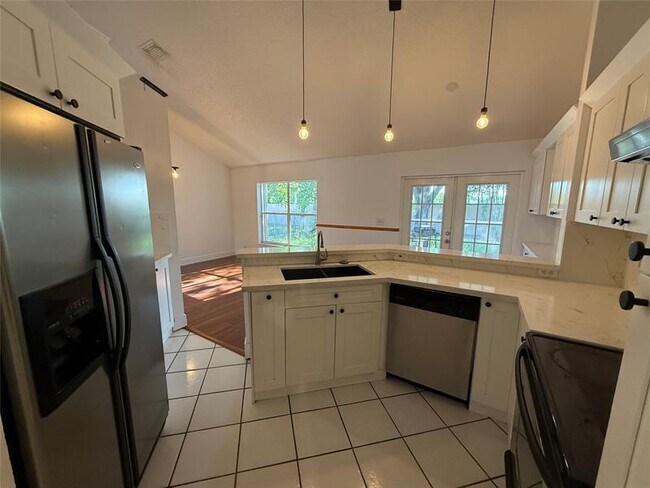 Building Photo - 2633 Bogota Ave