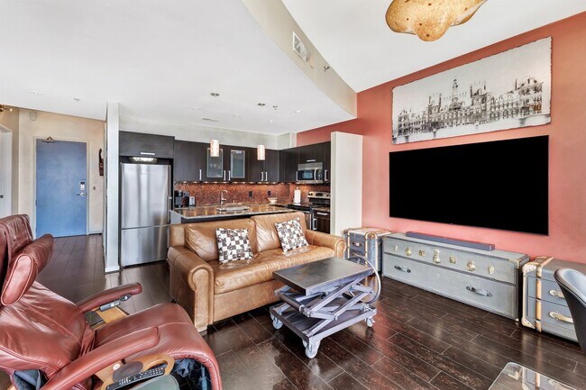 Building Photo - Fully Furnished 15th Floor Condo At Icon I...