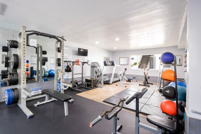 Building Photo - 2721 2nd St