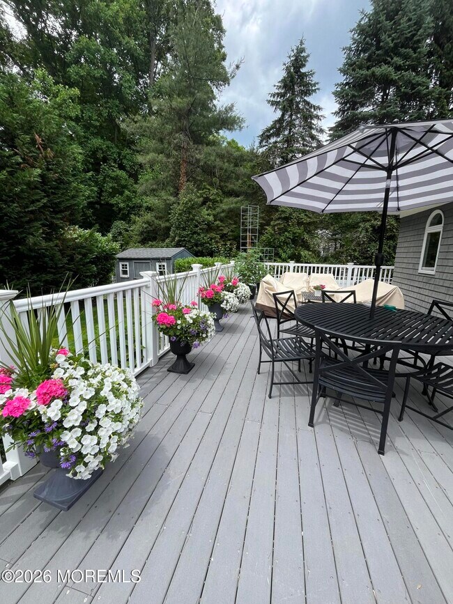 Building Photo - 96 Lakeshore Dr