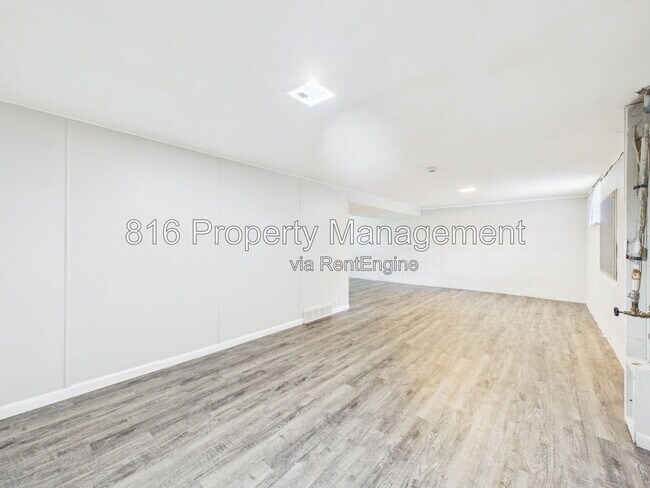 Building Photo - 8511 Crystal Ave