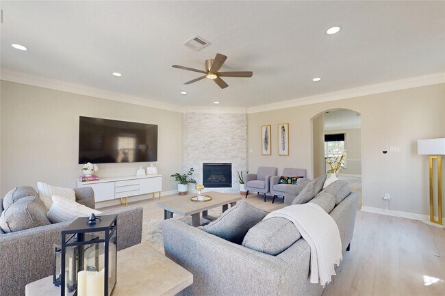 Building Photo - 6222 Skyline Dr