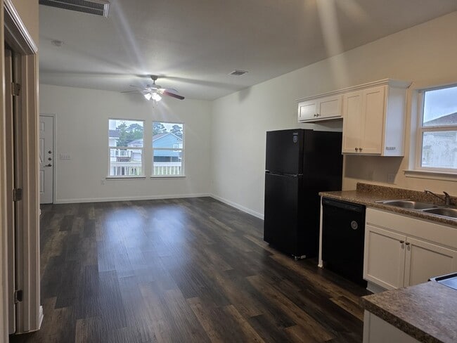 Building Photo - 4/2/2-With waterview!