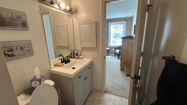 Building Photo - Fully Furnished 2BR/2BA Condo in Old Orcha...