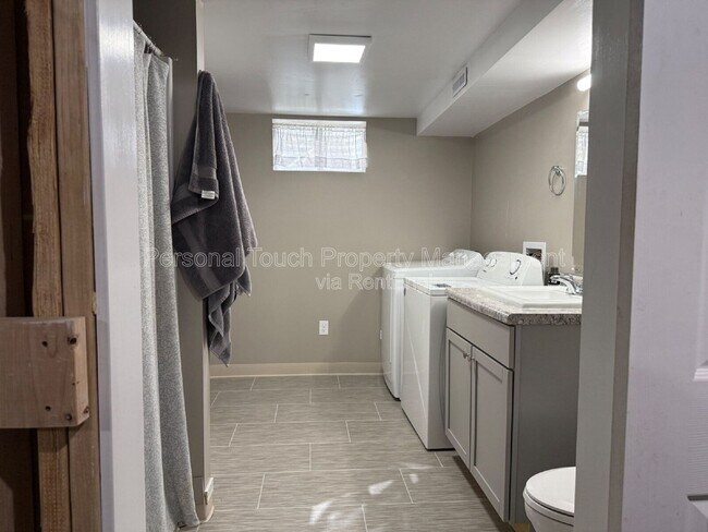 Building Photo - 413 22nd St S