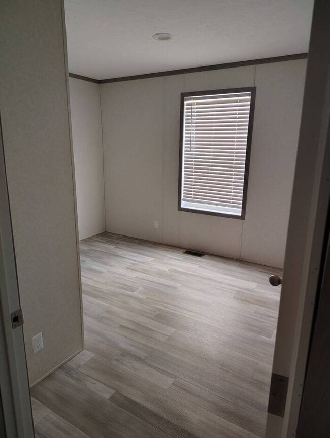 Building Photo - HOME FOR SALE 3 bed 2 bath